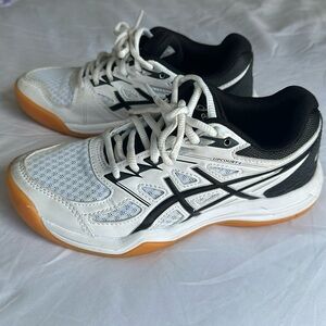 EUC ASICS upcourt 4 size 3